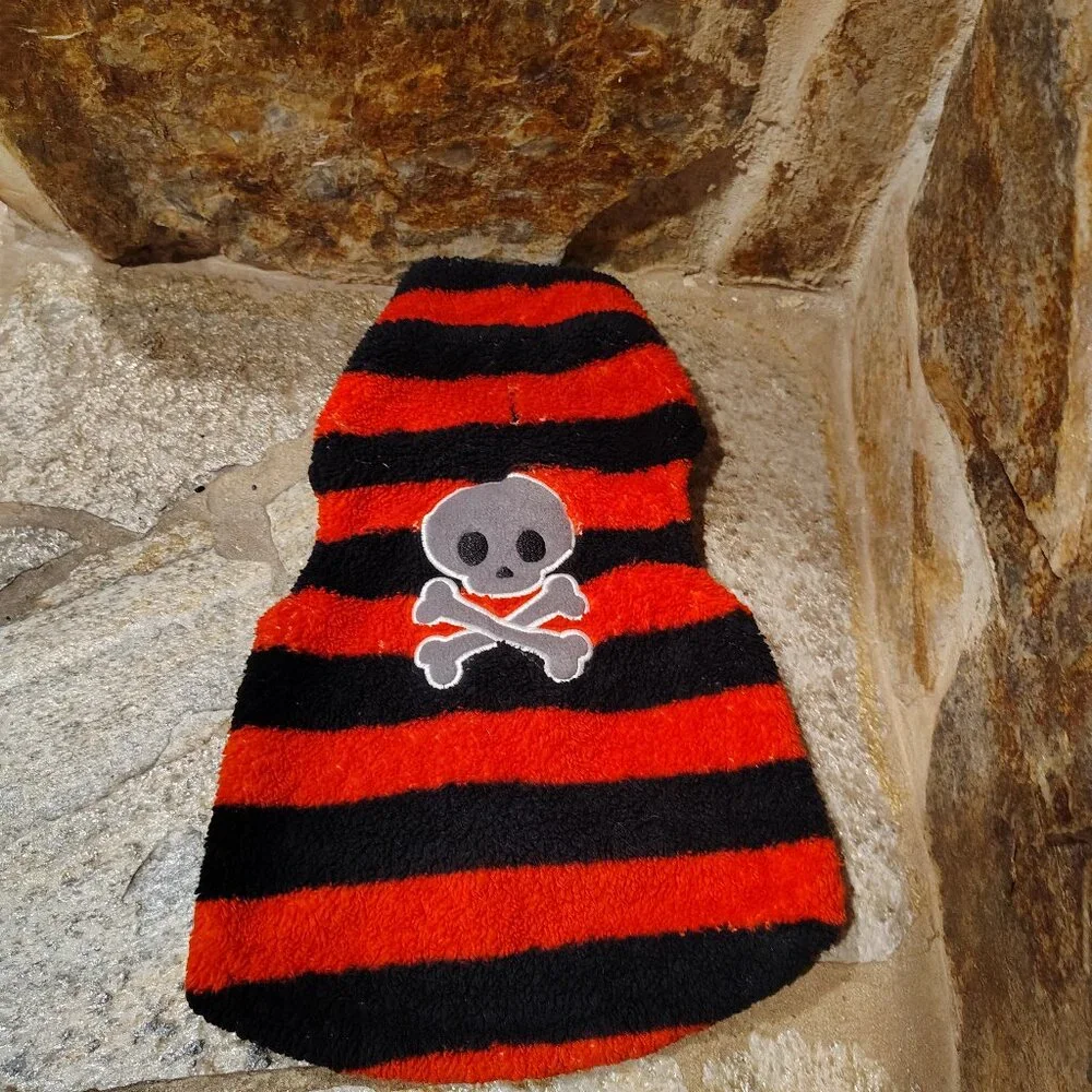 Striped Skull and Crossbones Pet Sweater Size Large Polyester Dog Cat Red Black